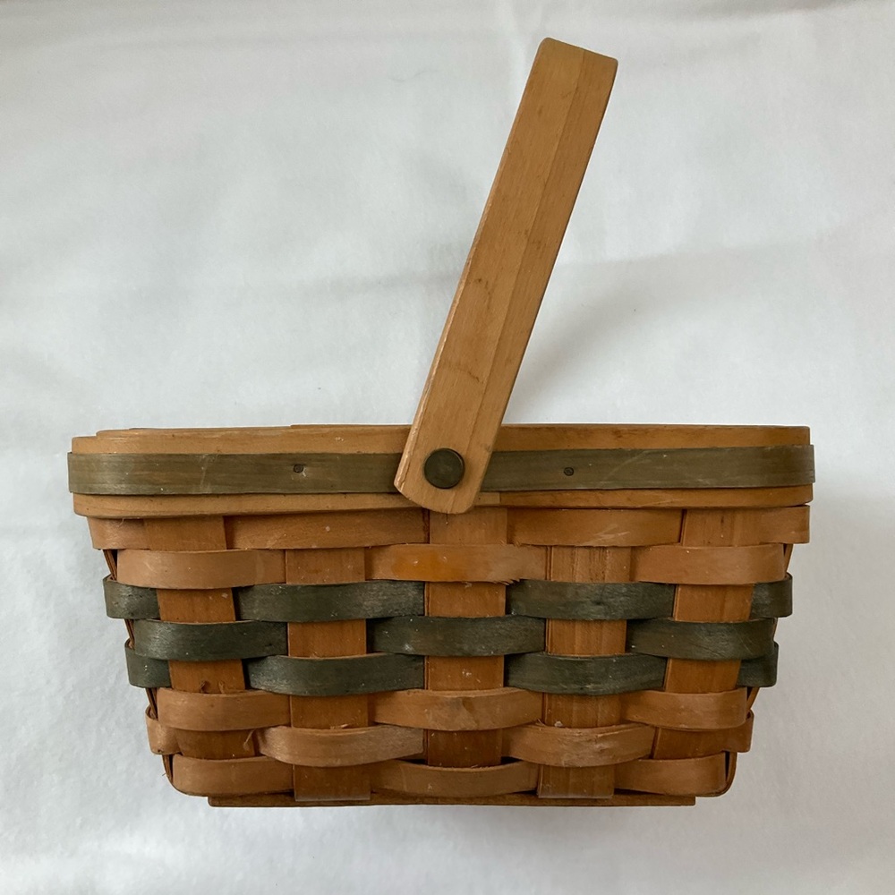 Vintage Country Woven Collection Grand Basket W/ Handle